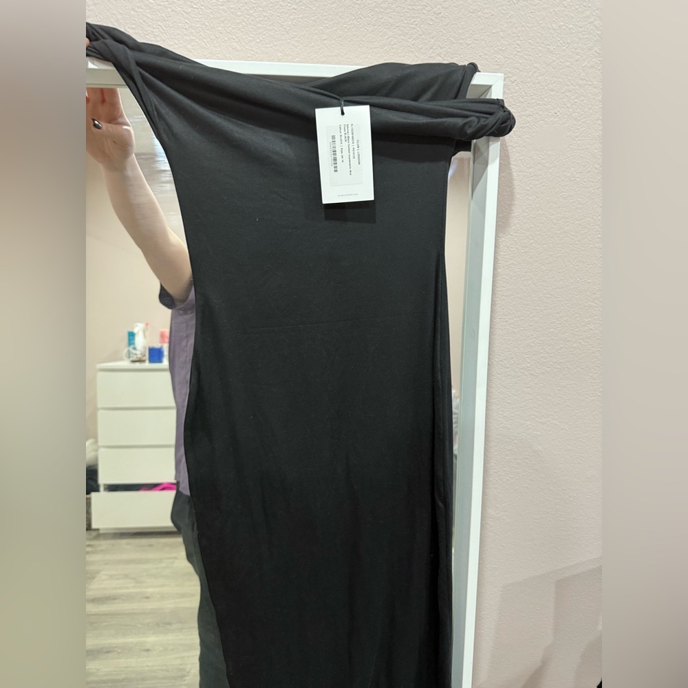 Elegant Black One-Shoulder Dress - Picture 4 of 4